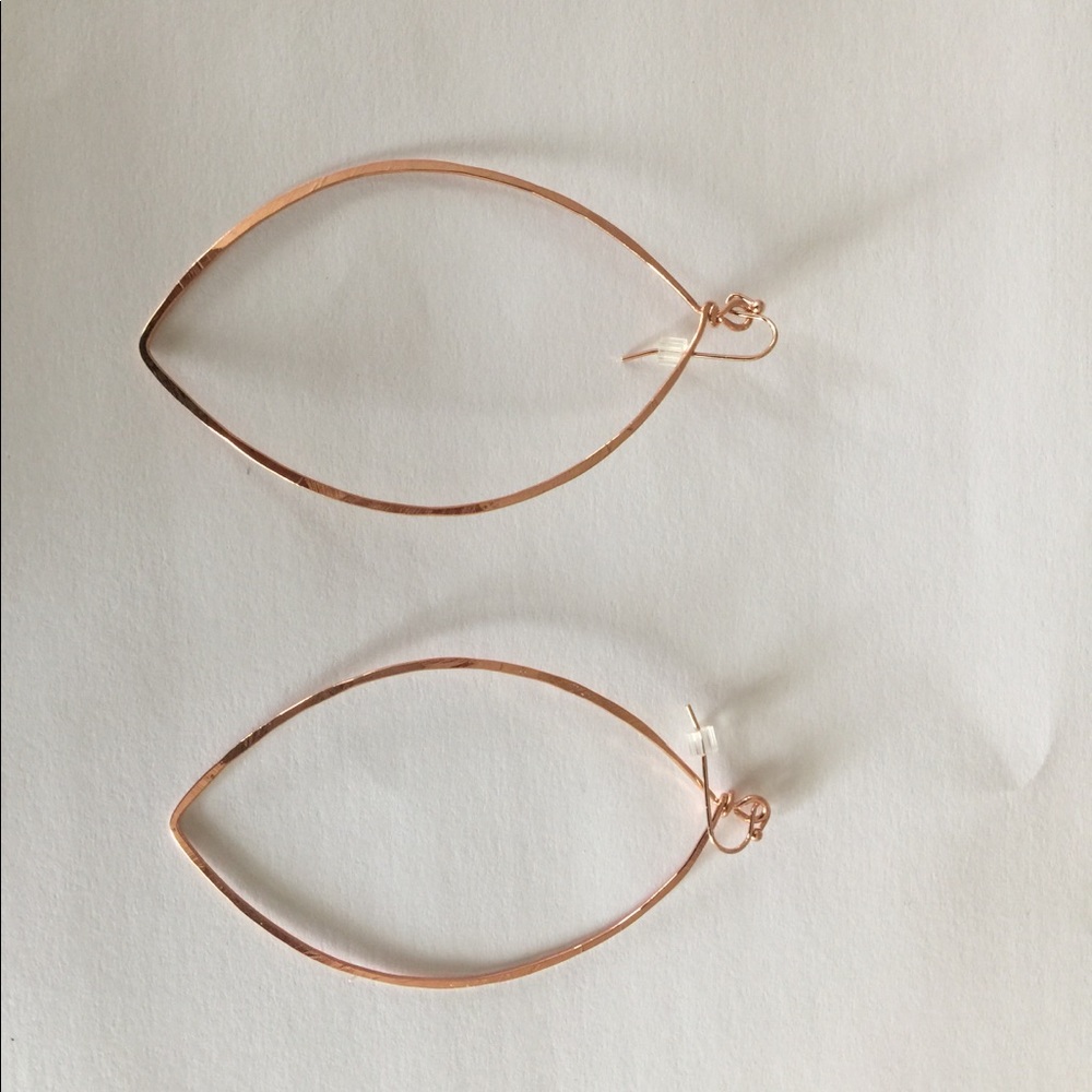 NEVER WORN Rose Gold Dangly Earrings